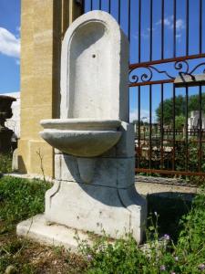 FORMER PROVENCAL STONE FOUNTAIN. EARLY XXTH CENTURY.