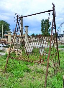 OLD WROUGHT IRON SWING CHAIR. EARLY XXETH CENTURY.