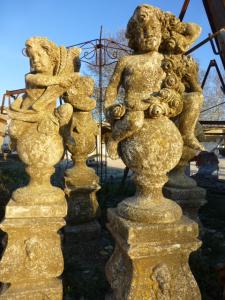 FOUR STATUE « PUTTI » FOUR SEASONS IN CARVED STONE